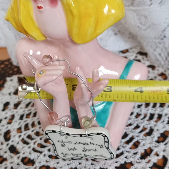 BODACIOUS BABES BY JOYCE SHELTON FIGURAL VASE W/HANGING MESSAGE PLAQUE 4x4x7.5 - Picture 12 of 15